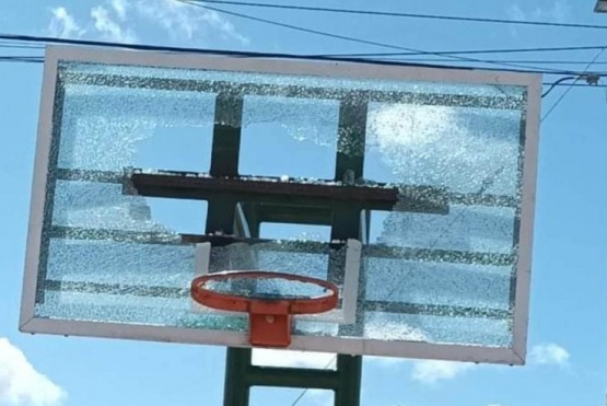 Vandalizaron cancha de básquet 