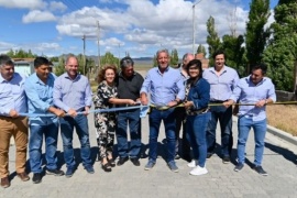 Arcioni entregó aportes, inauguró obras y firmó convenios en el interior provincial