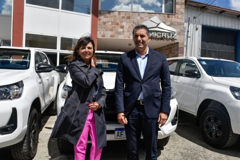 La Ministra de Producción, Silvina Córdoba junto al presidente de FoMiCruz, Esteban Tejada.