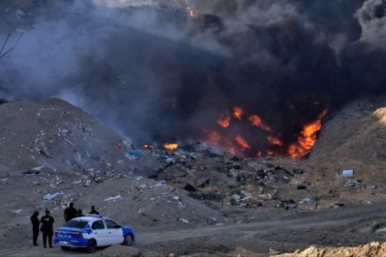 Bomberos sofocaron incendio sobre basural 