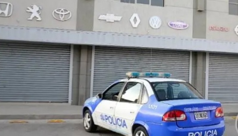 Robaron un local de repuestos de autos 