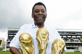 Avanzan los preparativos en la cancha de Santos para el velatorio de Pelé