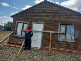 El viento levantó del suelo una vivienda del barrio San Benito