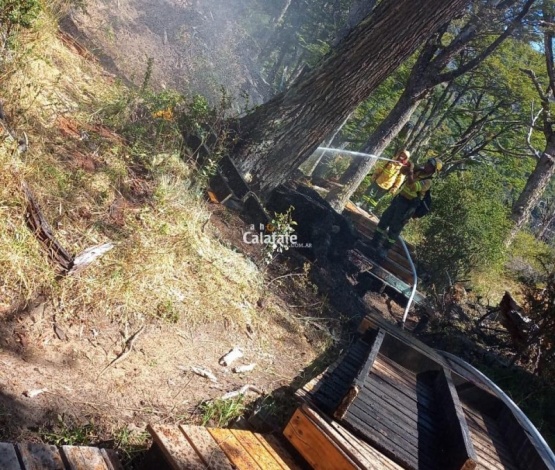 Turistas demorados por un principio de incendio cerca del Glaciar Perito Moreno