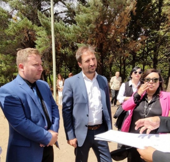 Autoridades recorrieron la obra para la escuela técnica de la localiad. 