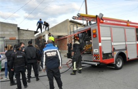 Incendio consumió parte de una casa