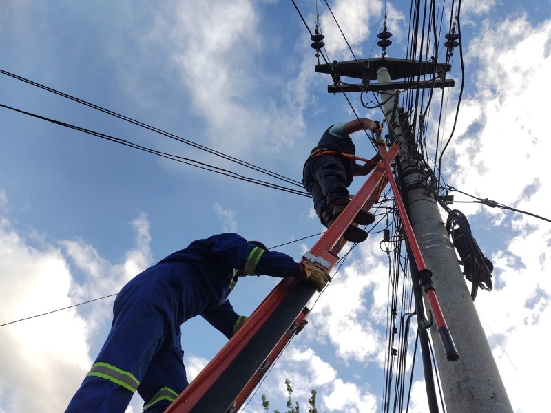 Estallaron fusibles en los postes de Chacabuco y Avellaneda. 