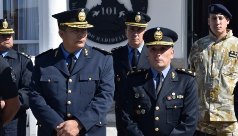 Comisario Mayor Oscar Aguilar y el Comisario Inspector Andrés Martínez.