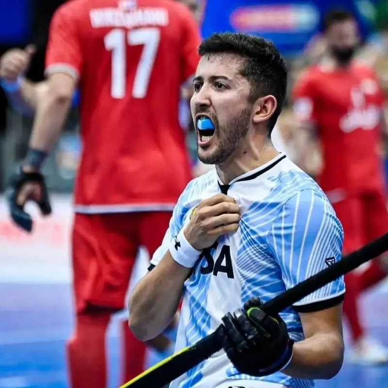 El joven delantero de la Selección Nacional de Hockey Pista, Nehuen Ayala.