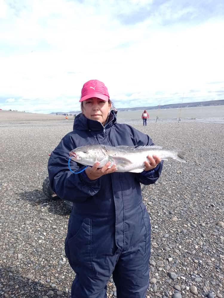 El primer puesto fue para Romina Barros  que sacó un róbalo de 3.825 grs. 