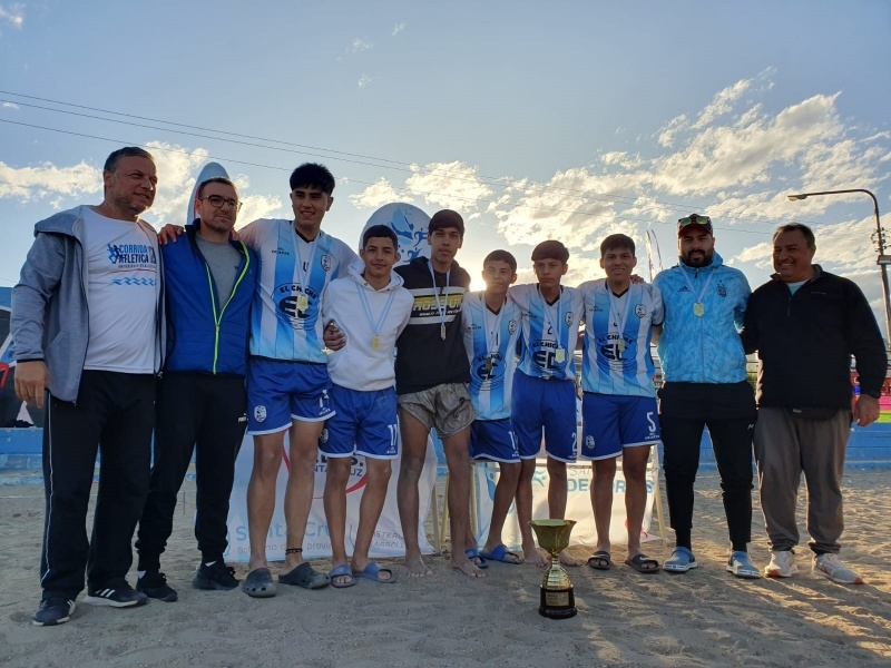 Entre los chicos hubo triple empate y la diferencia de gol definió todo.