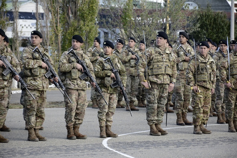 El Coronel Mayor Gustavo Adrián Sivori como Jefe de la XI Brigada Mecanizada.  