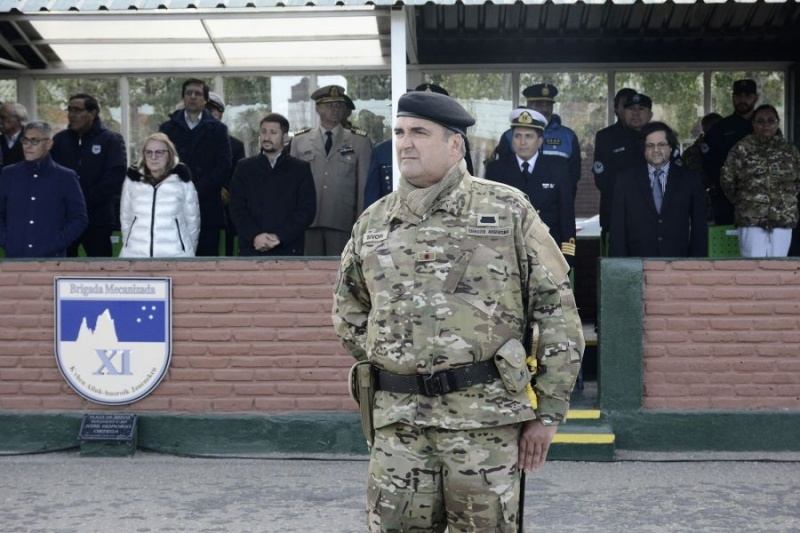 El Coronel Mayor Gustavo Adrián Sivori como Jefe de la XI Brigada Mecanizada.  