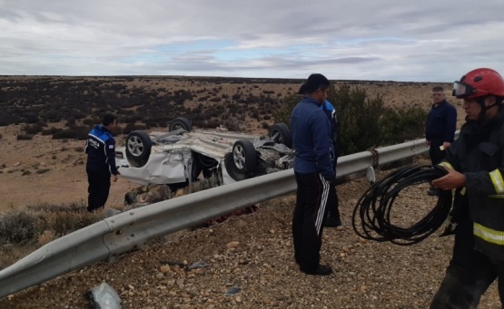 Una mujer perdió la vida en un vuelco