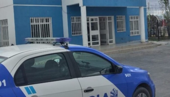 Policía detenido por hurtar una cubierta