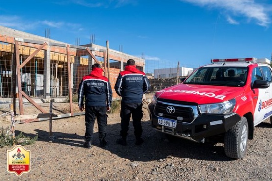 Superintendente Aguirre recorrió los cuarteles de bomberos de Caleta Olivia 