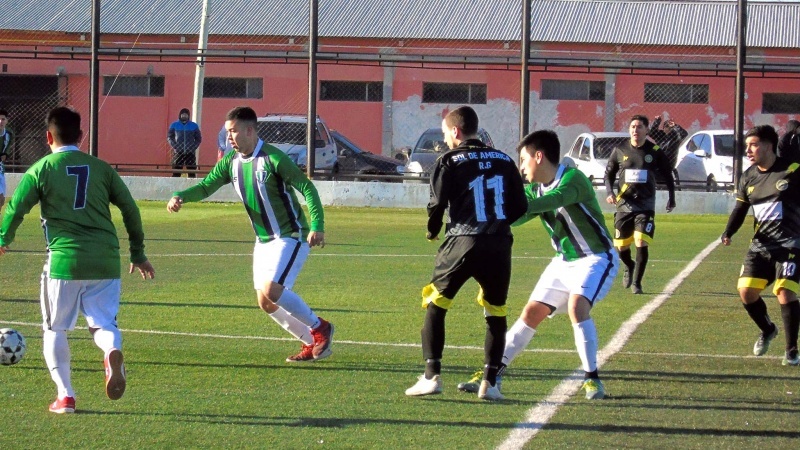 El torneo de la segunda división se puso bueno.