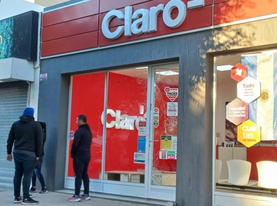 Allanamientos positivos dan con mercadería robada en el local de teléfonos celulares