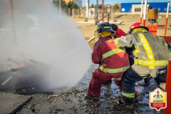 Bomberos capacitó al personal de la Fuerza Aérea Argentina 