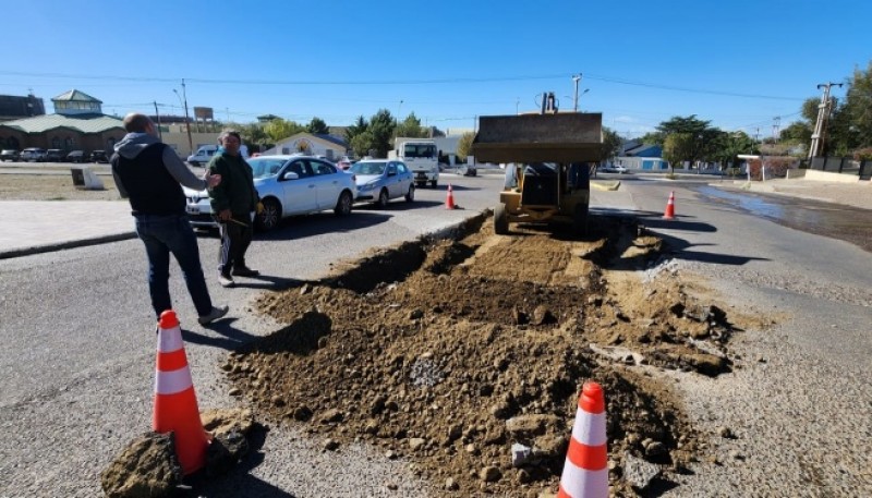 Más Cerca: También el Municipio interviene en intensa reparación de calles  