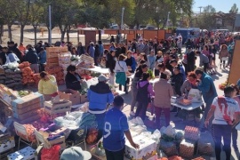 La feria de frutas y verduras “A tu Puerta” rememora viejos tiempos