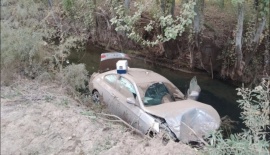 Caletense herido tras terminar con su auto en un desagüe