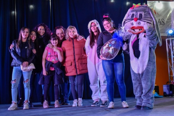 Más de cien huevos de chocolate se sortearon en la Feria “Gallegos Santo”