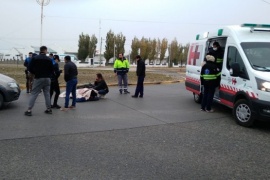 Ciclista terminó en el hospital tras ser embestida