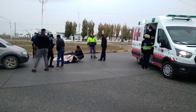 Ciclista terminó en el hospital tras ser embestida 