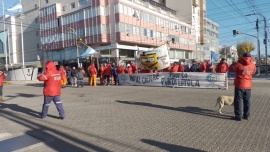 YCRT: pagaron haberes a los jubilados, pero sigue la incertidumbre en los activos