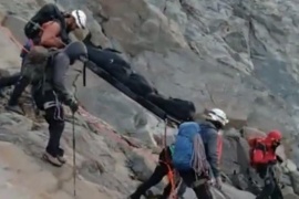 Rescataron  a tres personas que cayeron en la grieta de un glaciar