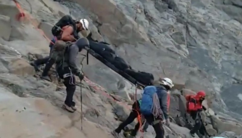 Rescataron  a tres personas que cayeron en la grieta de un glaciar 