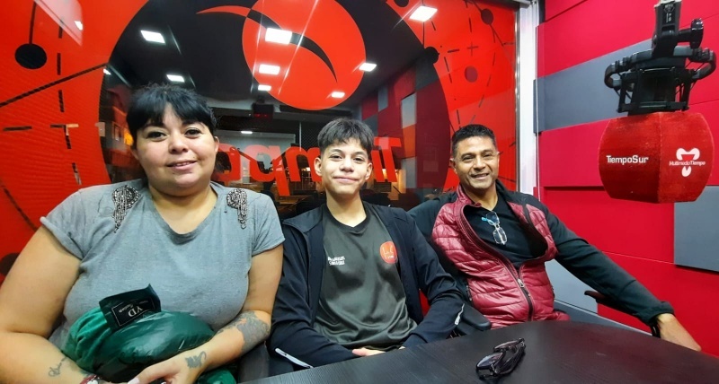 Lorena Cisternas (mamá de Lautaro), Lautaro Mendez y Sergio Romero López, forman parte de la escuela de Karate Do Shotokan Tradicional