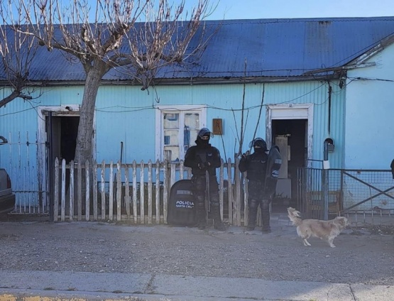 Cinco allanamientos por robo con arma de fuego