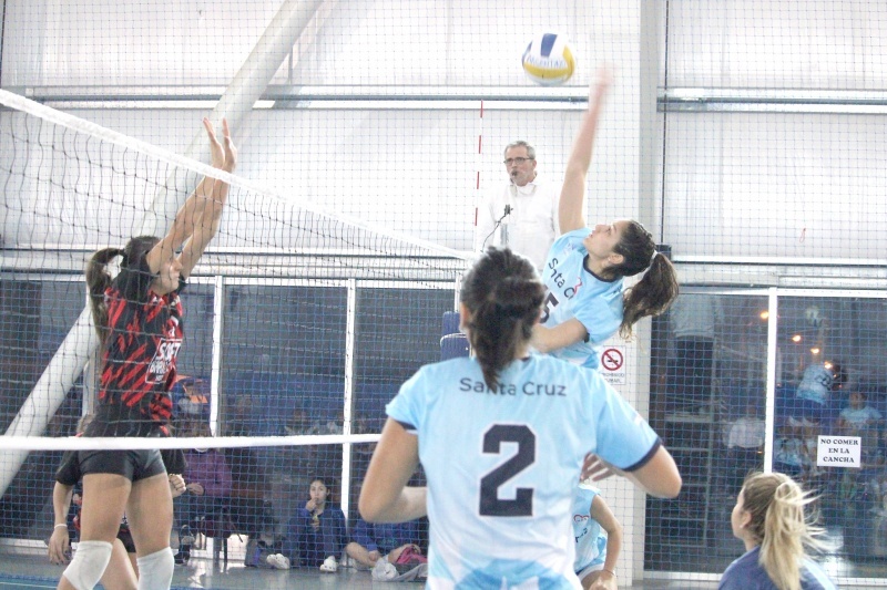 Los seleccionados santacruceños volverán a jugar hoy. (Foto: Fe.V.A.)