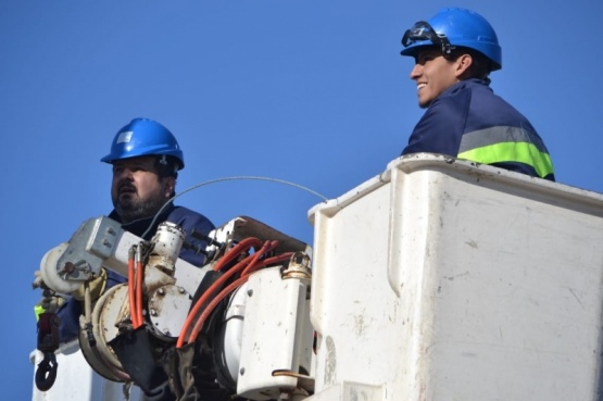 Destacaron obras de alumbrado en barrios de Río Gallegos y Lago Posadas