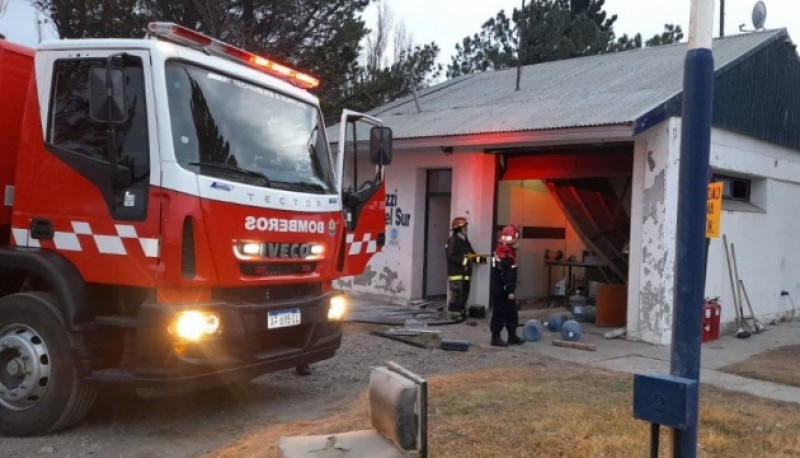 Bomberos intervinieron en una explosión en planta de Camuzzi 