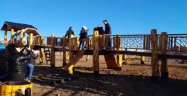 Se inauguró la Plaza de Troncos en el Barrio Favaloro