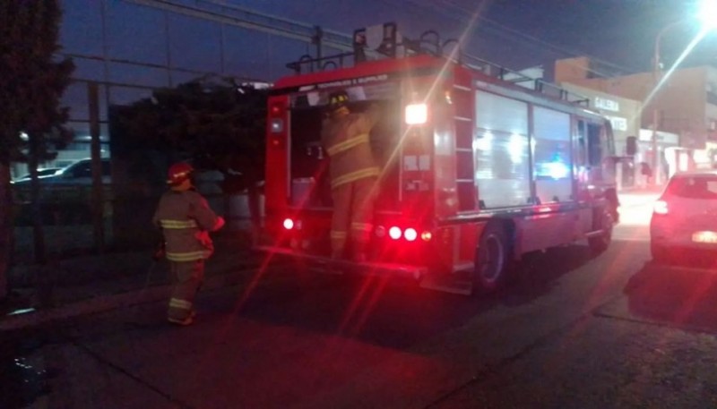 Prendieron fuego un tacho de basura