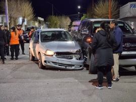 Secuestran un rodado que chocó con una camioneta