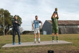 Los campeones del mundo fueron homenajeados en Entre Ríos con unas particulares estatuas