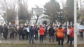 ADOSAC se manifestó afuera de Casa de Gobierno