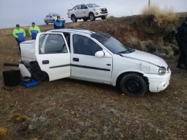 Pasó por un planchón de escarcha y volcó