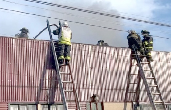 Incendio dejó a dos personas damnificadas