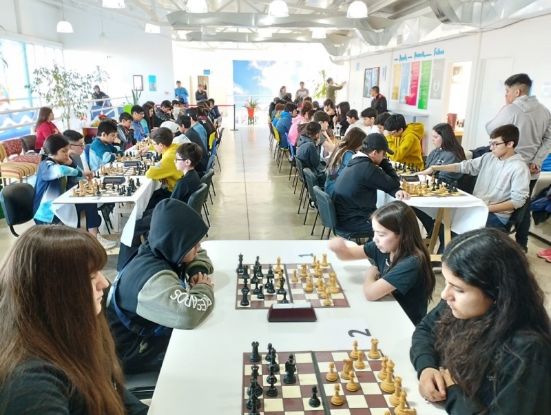 noticiaspuertosantacruz.com.ar - Imagen extraida de: https://www.tiemposur.com.ar/deporte/ajedrez-con-mas-de-60-jovenes-en-competencia-se-definieron-los-ganadores-de-la-instancia-provincial