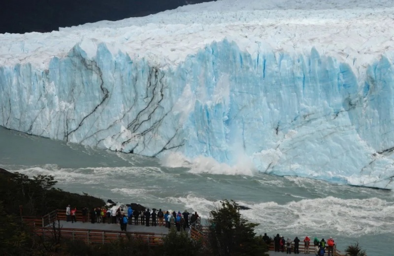 noticiaspuertosantacruz.com.ar - Imagen extraida de: https://www.tiemposur.com.ar/turismo-y-ambiente/es-motivo-de-investigacion-el-notable-retroceso-del-glaciar-perito-moreno