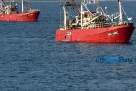 Casi 80 pesqueros se suman a la búsqueda del marinero desaparecido frente a las costas de Chubut