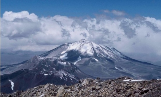 El volcán más alto del mundo está en la Argentina y todavía puede entrar en erupción