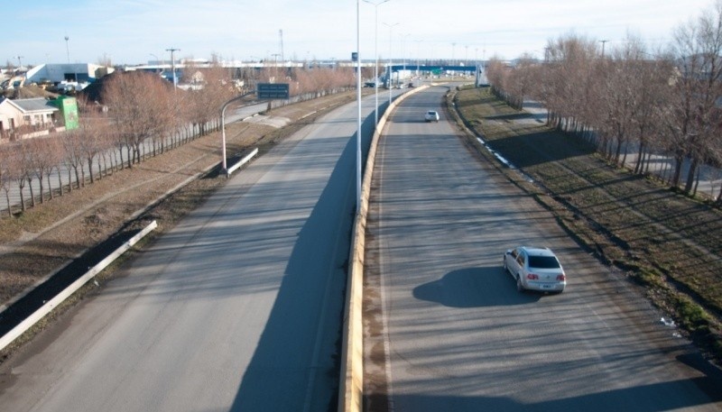 Perdió el control y volcó en la Autovía 