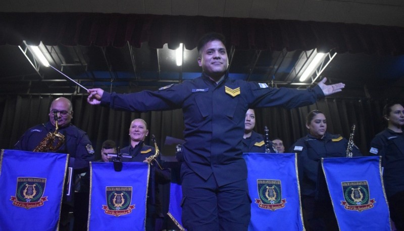 La banda de música de la Policía participó de la velada de Gendarmería Nacional 